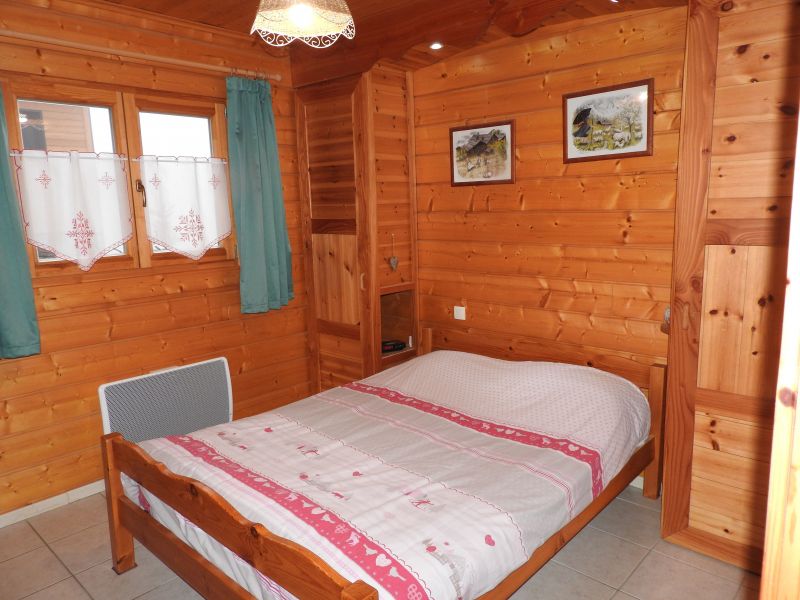 foto 5 Mietobjekt von Privatpersonen La joue du Loup chalet Provence-Alpes-Cte d'Azur Hautes-Alpes Schlafzimmer 1