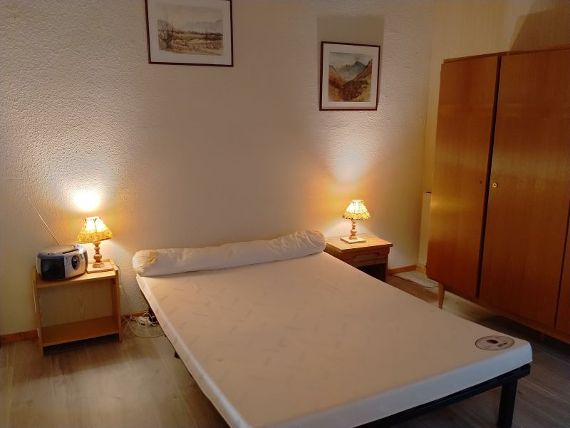 foto 20 Mietobjekt von Privatpersonen La joue du Loup appartement Provence-Alpes-Cte d'Azur Hautes-Alpes Schlafzimmer 2