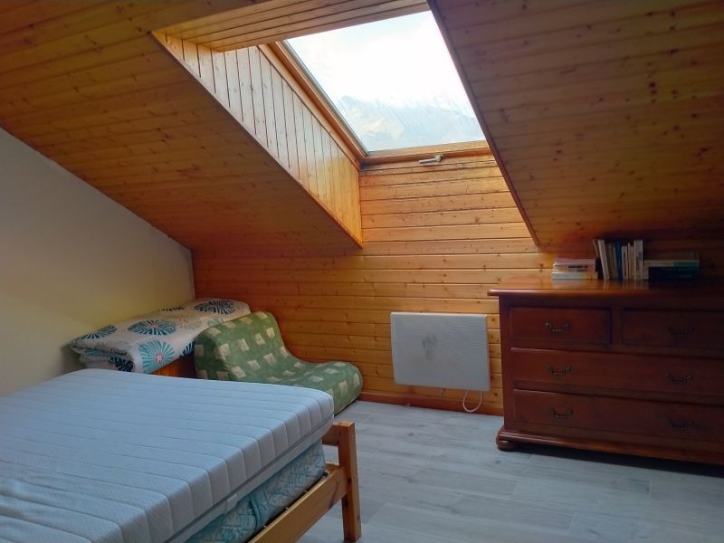 foto 22 Mietobjekt von Privatpersonen La joue du Loup appartement Provence-Alpes-Cte d'Azur Hautes-Alpes Schlafzimmer 3