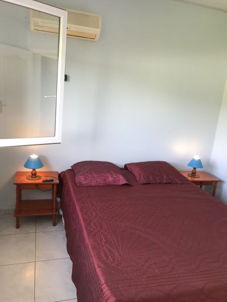 foto 7 Mietobjekt von Privatpersonen Sainte Anne (Martinique) appartement   Schlafzimmer