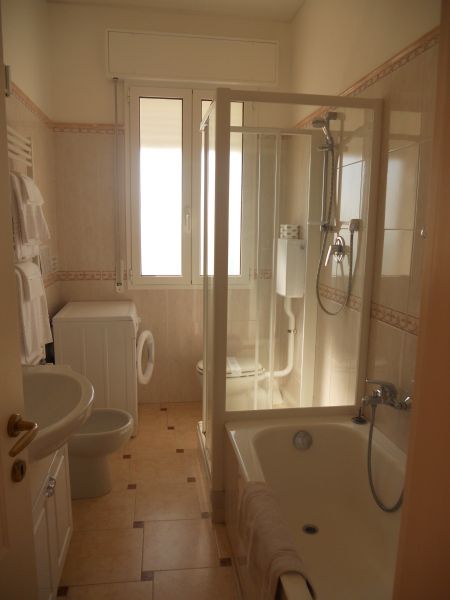 foto 4 Mietobjekt von Privatpersonen Diano Marina appartement Ligurien Imperia (+Umland) Badezimmer