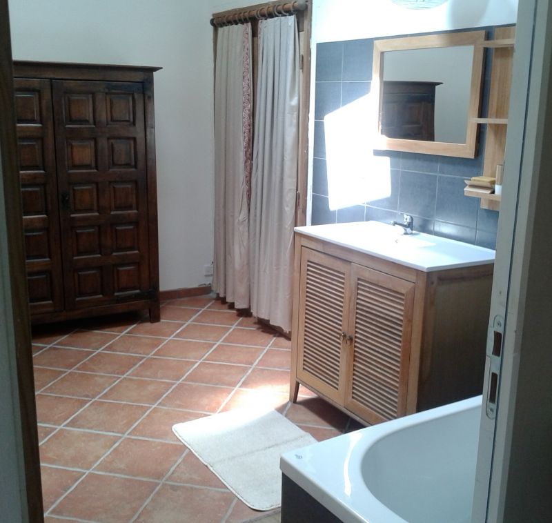 foto 9 Mietobjekt von Privatpersonen Corte appartement Korsika Haute-Corse Badezimmer