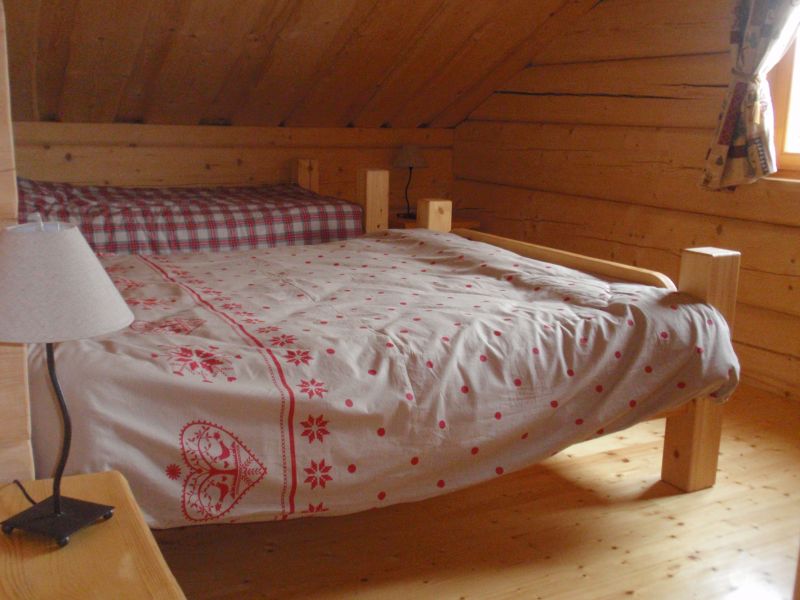 foto 9 Mietobjekt von Privatpersonen La joue du Loup chalet Provence-Alpes-Cte d'Azur Hautes-Alpes Schlafzimmer 3